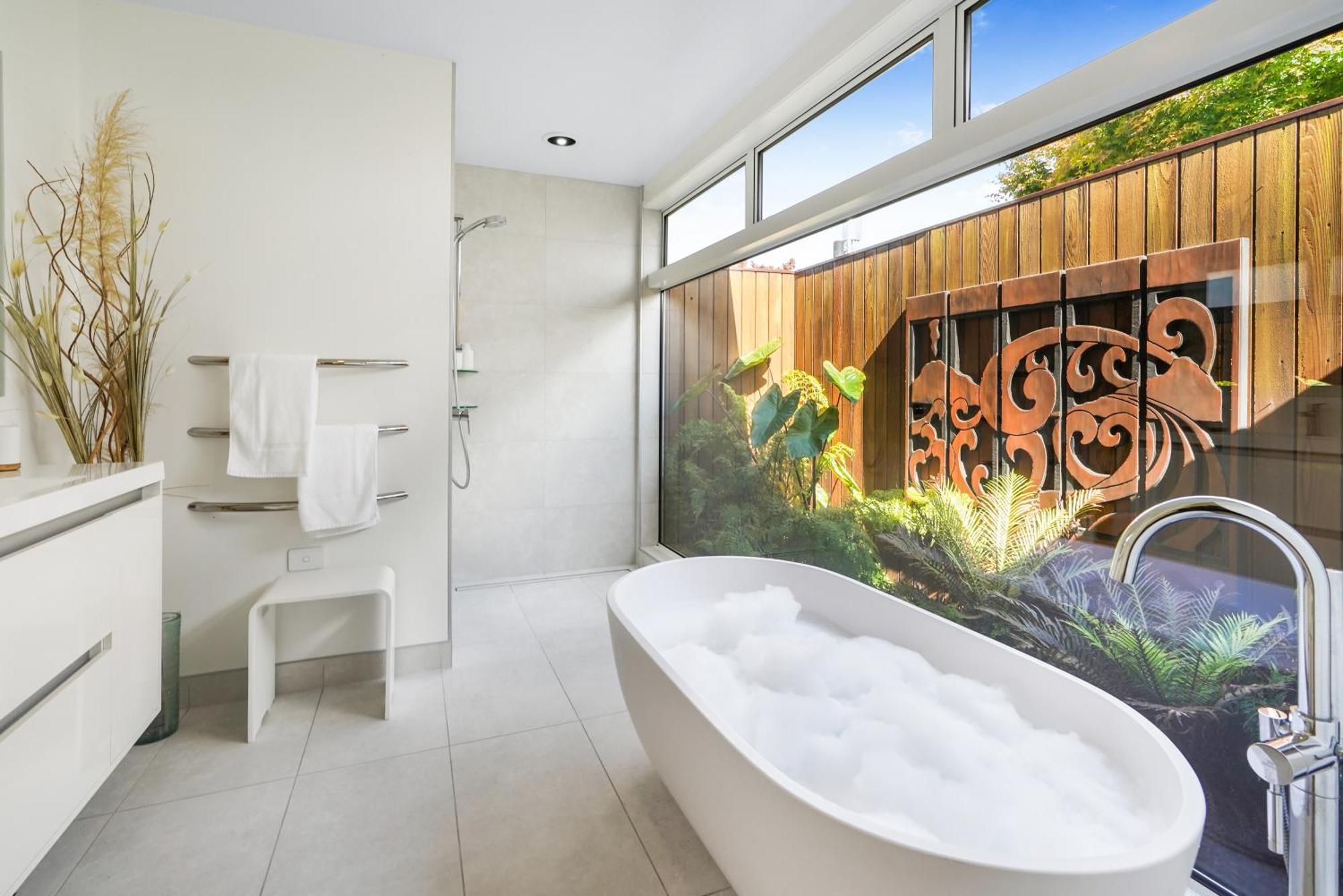 River View Retreat, Luxury & Central - By Kosh Bnb Hamilton Bagian luar foto